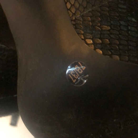 BCBG shoes - Picture 3 of 3